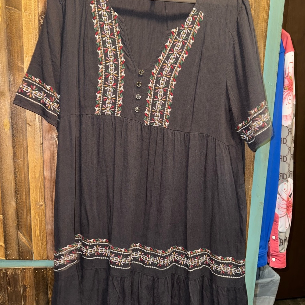 Knox Rose Grey Midi Dress with Embroidered Accents